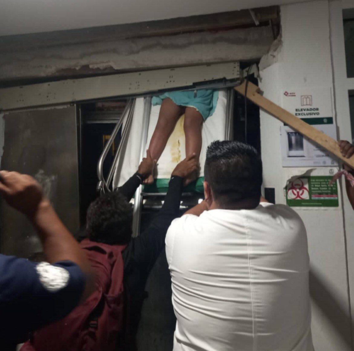 Muere niña al quedar prensada en un elevador en Quintana Roo