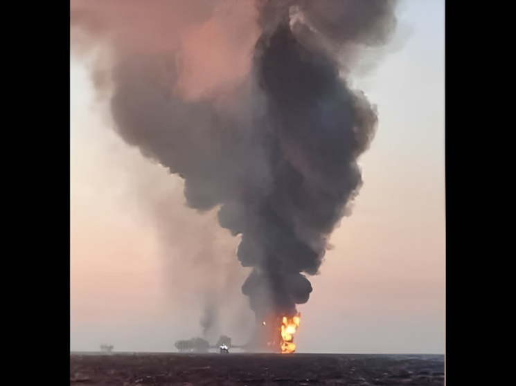 Explota plataforma petrolera de Pemex en Campeche