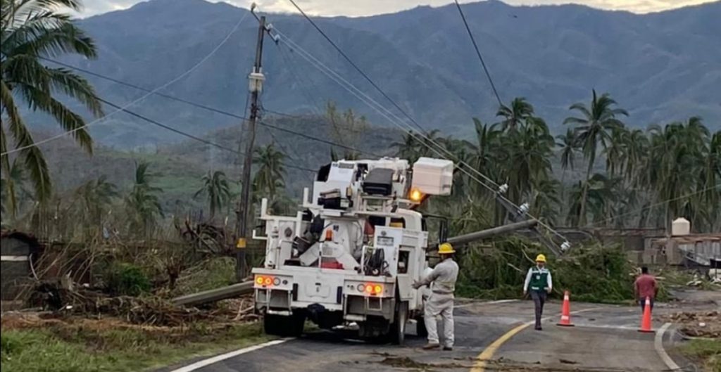 CFE avanza en la restauración del servicio eléctrico en Guerrero