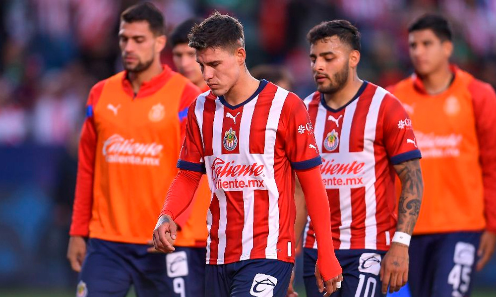 Chivas reincorpora a Vega, Calderón y Martínez a entrenamientos