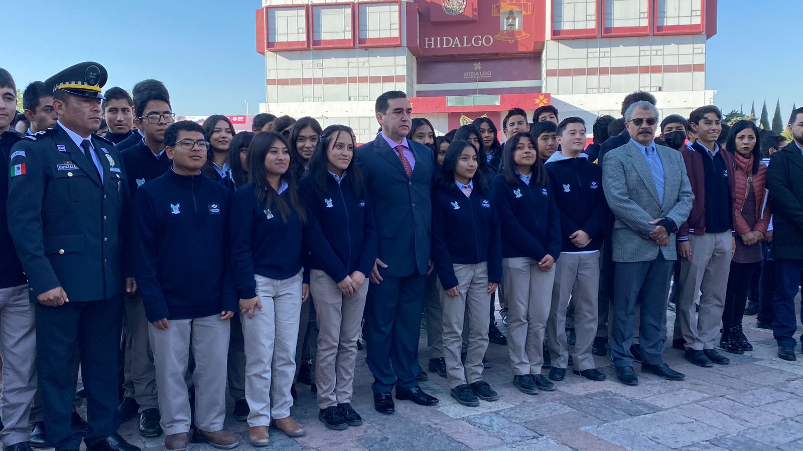 Rinden Honores a la Bandera en Plaza Juárez