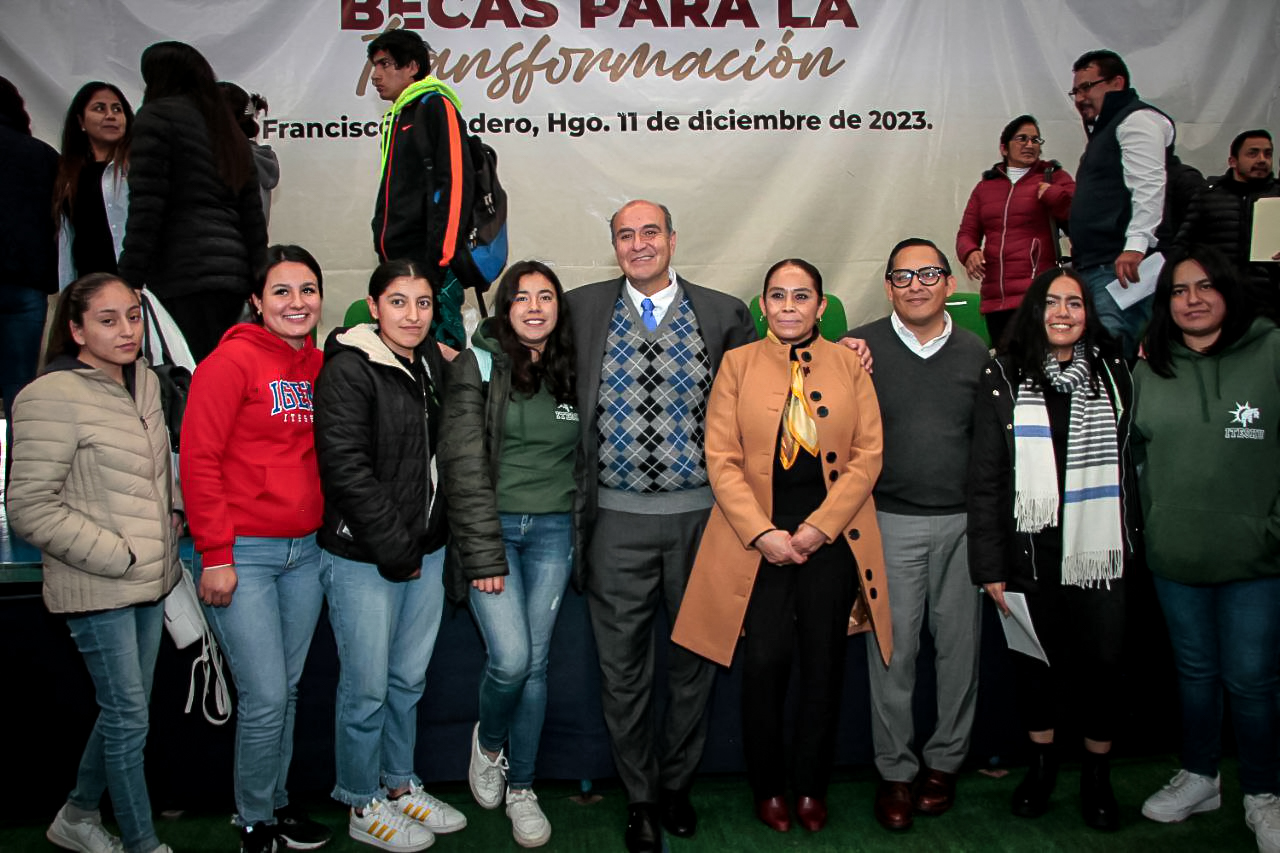 SEPH entrega becas en la UPFIM