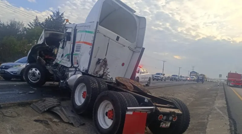 Camioneros chocan en la México – Tuxpan