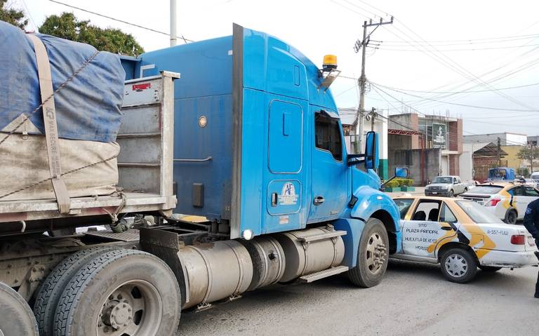 Accidente Vial Causa Congestión en Huejutla