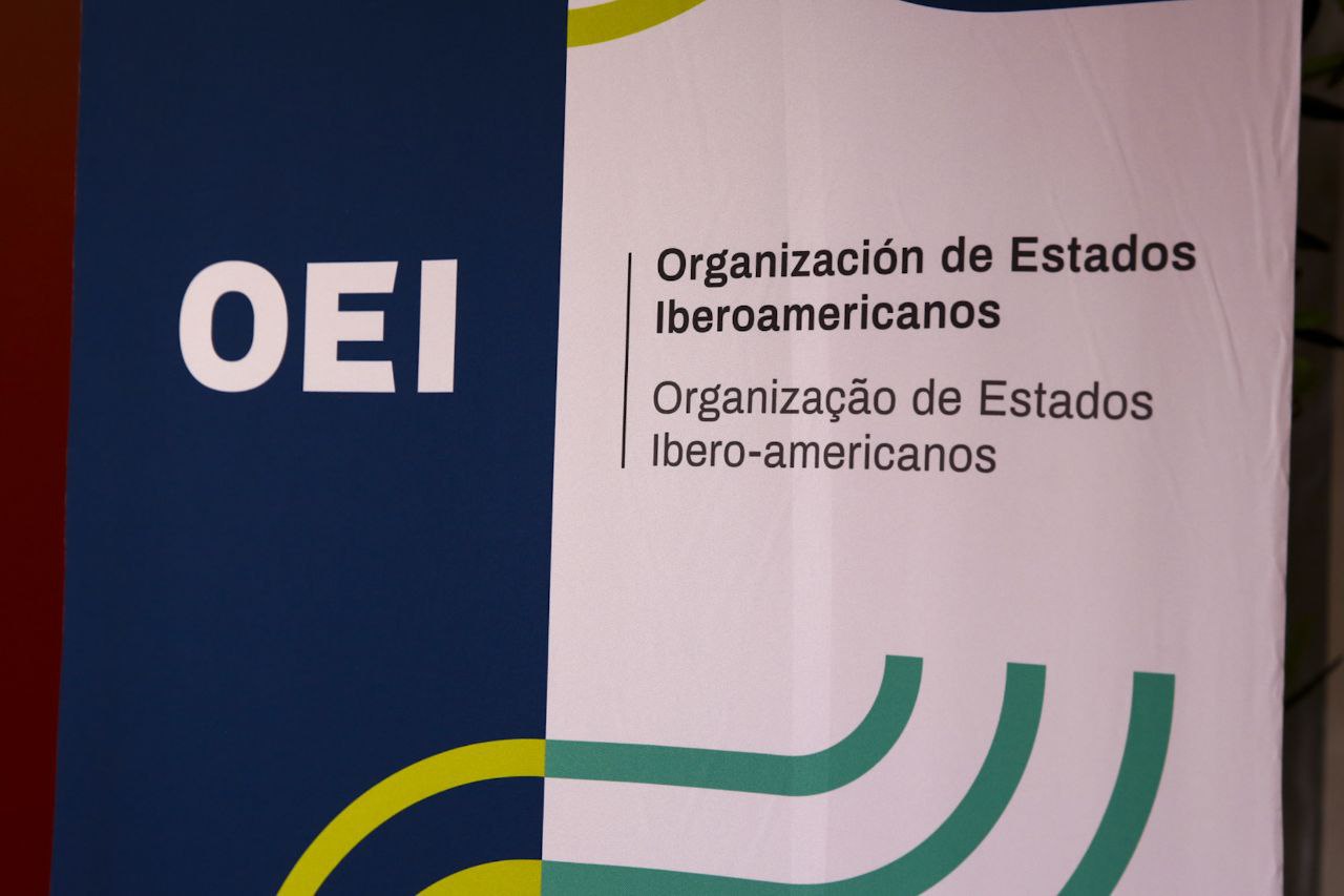 IHE Firma Convenio de Colaboración con OEI