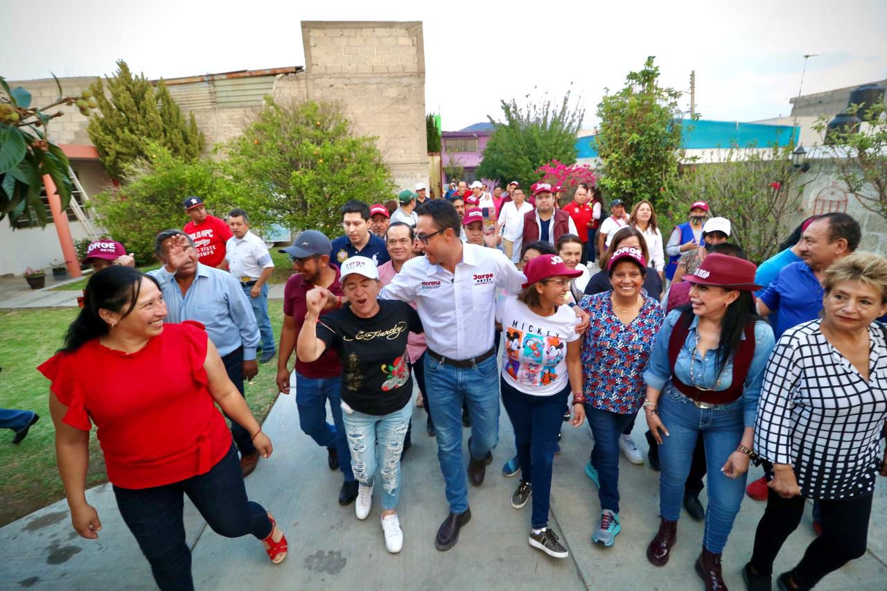 Jorge Reyes promete atender problemas crónicos en su visita a Santa Julia