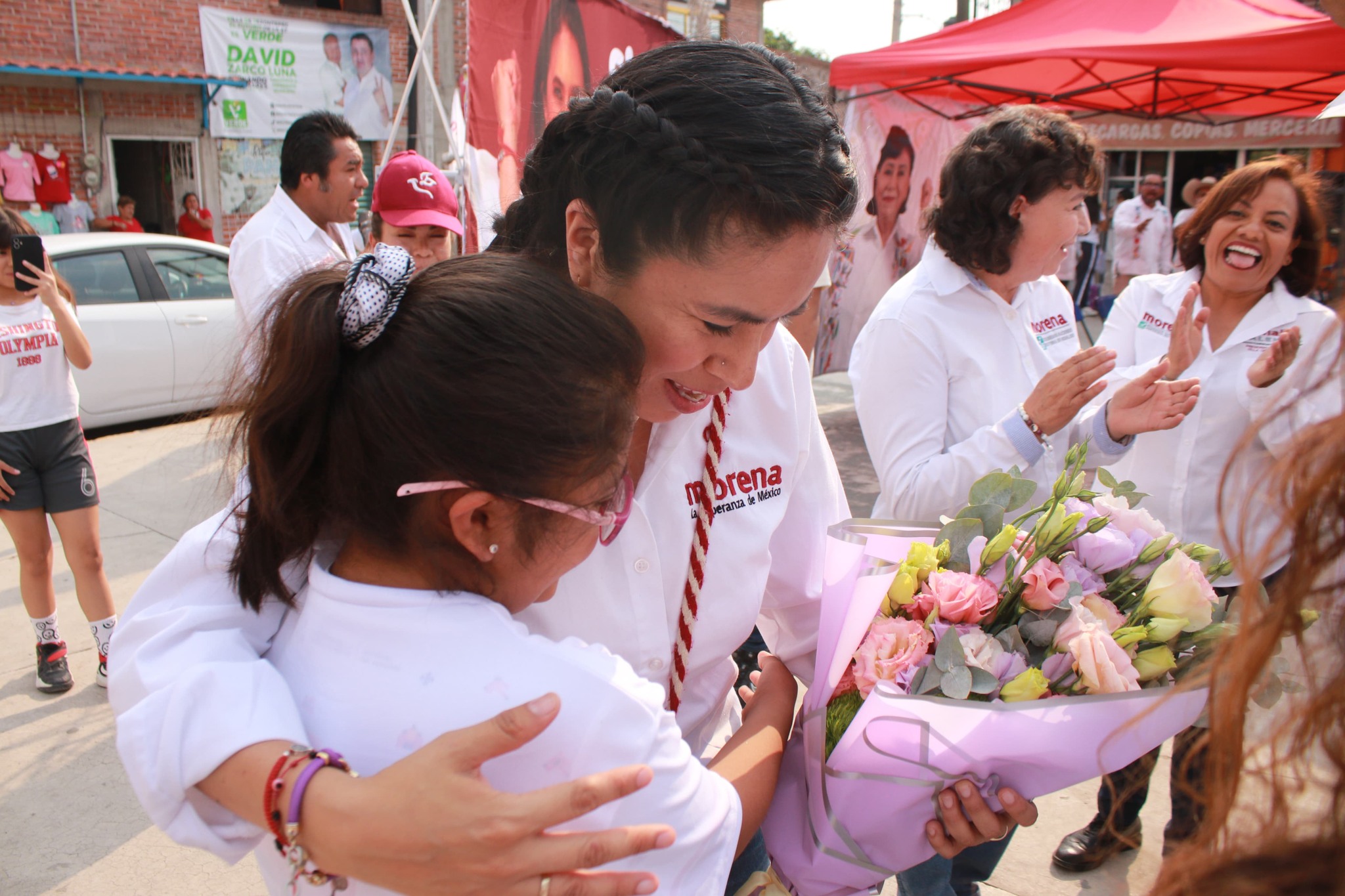 Simey Olvera estuvo presente en Villa de Tezontepec y Tolcayuca para llevar el mensaje de la 4T