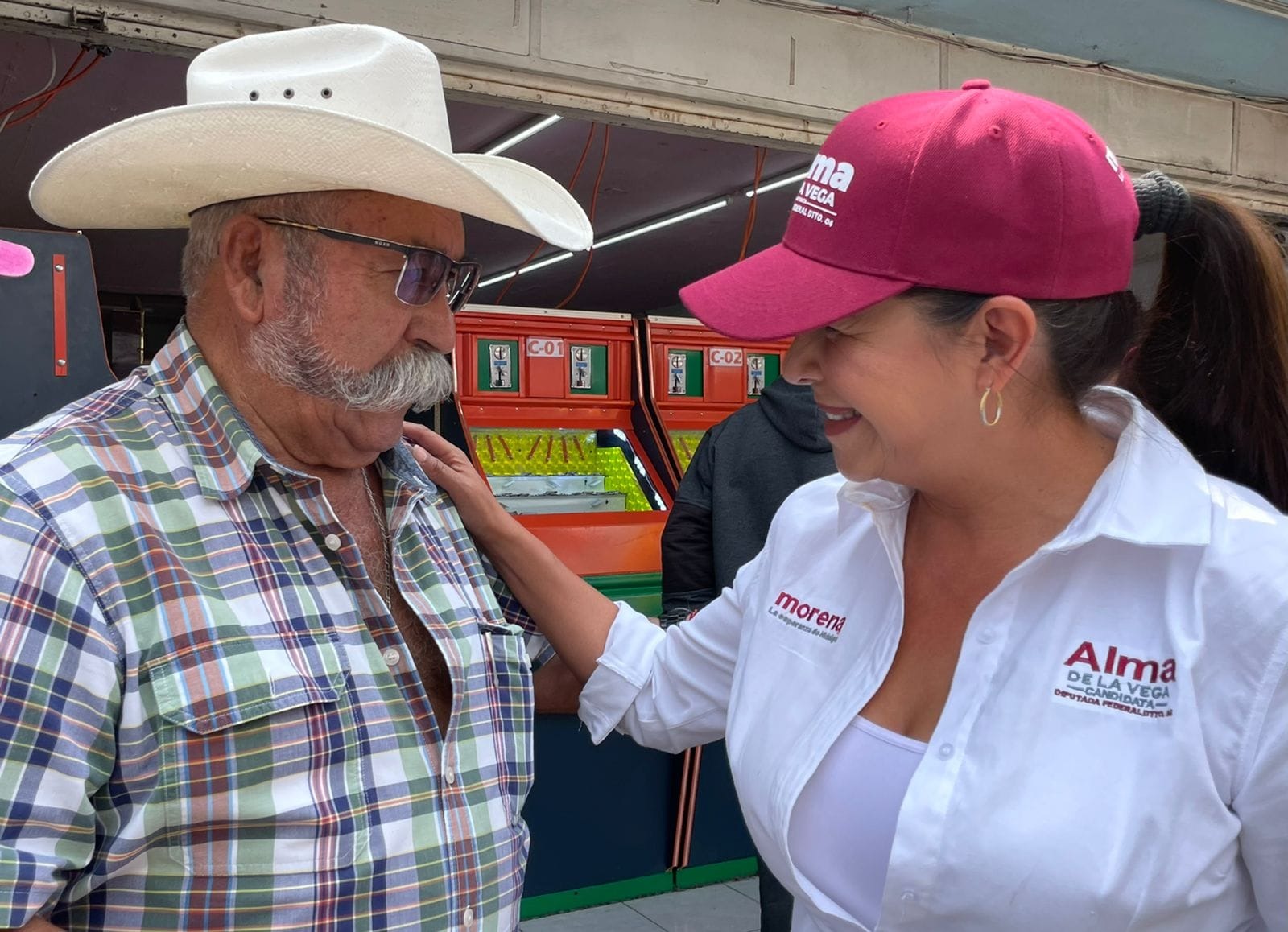 Alma de la Vega Sánchez continúa con éxito su campaña en Tulancingo