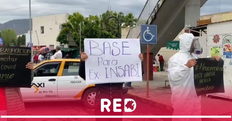 Trabajadores del Hospital General de Pachuca bloquean avenida Madero en demanda de basificación