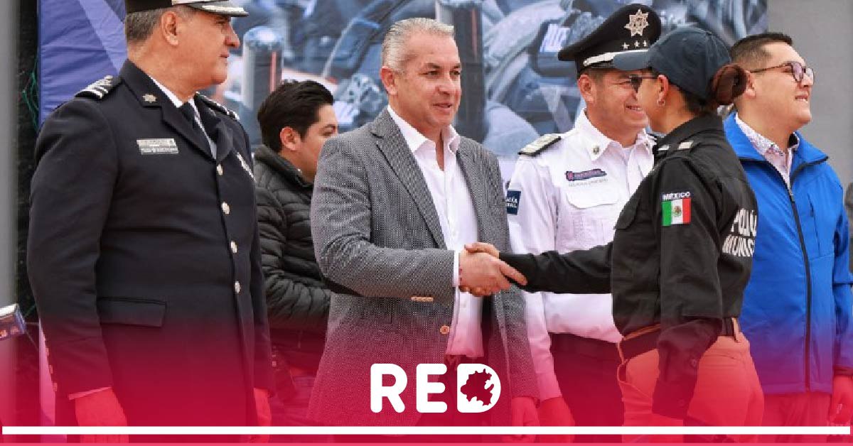 Sergio Baños otorga equipamiento a policía de Pachuca