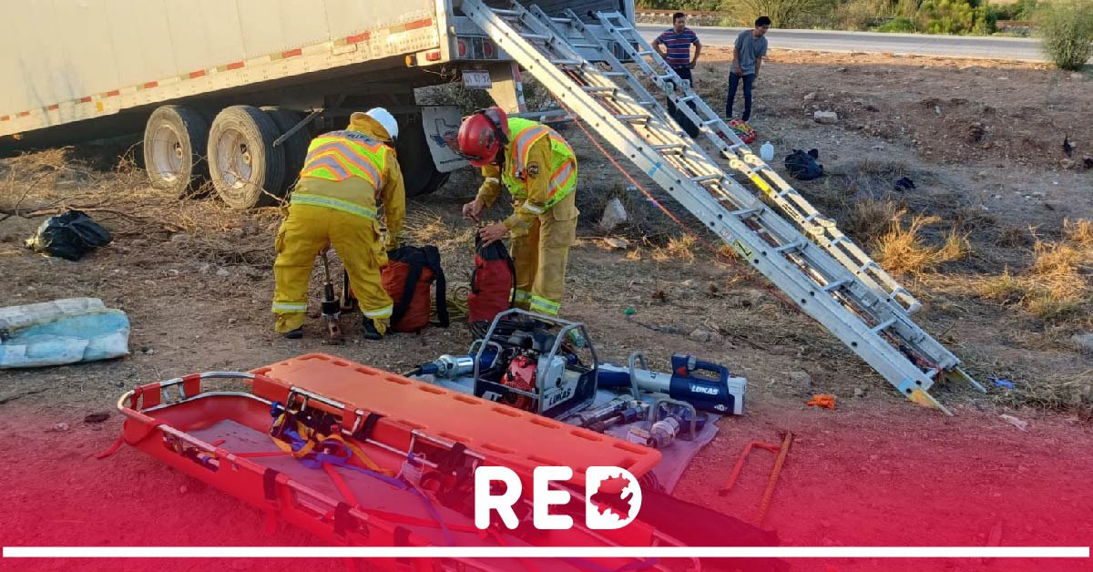 Grave accidente en Navojoa: Tráiler que transportaba migrantes ilegales se vuelca