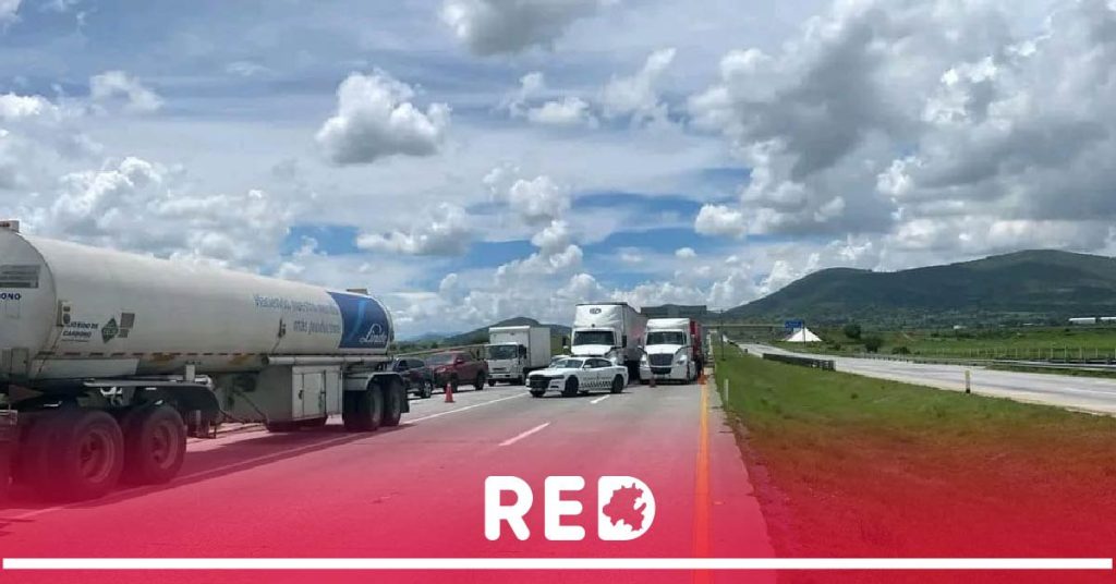 Bloqueo en la autopista Arco Norte: Ejidatarios exigen pago por sus tierras