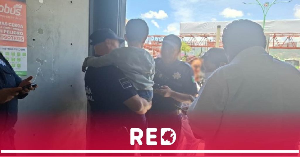 Encuentran a un niño perdido y descalzo en Pachuca Encuentran a un niño perdido y descalzo en Pachuca