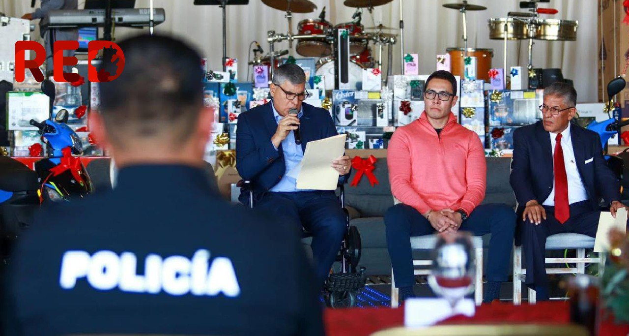 Alcalde de Pachuca anuncia mejoras laborales y reconocimiento a policías en su día